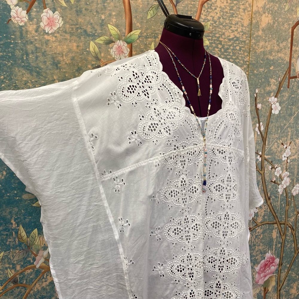 NWT Umgee White Poncho Blouse - Picture 3 of 9